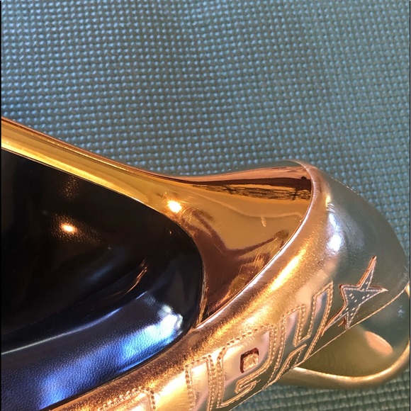 Women’s Highest Heel *HARD* Gold - Picture 8 of 8